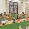 Đại tá Lê Văn Hòa thông tin vụ việc cho cơ quan báo chí. (Ảnh: Huỳnh Phúc Hậu/TTXVN)