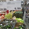 Giá hàng hóa được niêm yết tại siêu thị Costco ở Vancouver, British Columbia, Canada, ngày 17/1/2023. (Ảnh: THX/TTXVN)