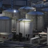 Các bể chứa dầu tại cơ sở của Công ty dầu Exolum ở Barcelona, Tây Ban Nha, ngày 11/12/2022. (Ảnh: AFP/TTXVN)