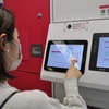 Máy bán hàng tự động giúp du khách Nhật Bản mua sắm miễn thuế dễ dàng hơn. (Nguồn: Kyodo News)