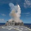 Tên lửa Tomahawk được phóng từ tàu khu trục USS Stethem lớp Burke. (Ảnh: AFP/TTXVN)