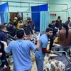 Nạn nhân bị thương trong trận động đất được chuyển tới bệnh viện để điều trị tại tỉnh Idlib, Syria ngày 6/2/2023. (Ảnh: AFP/TTXVN)