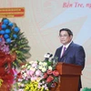 Thủ tướng Phạm Minh Chính đọc diễn văn kỷ niệm 110 năm ngày sinh đồng chí Huỳnh Tấn Phát. (Ảnh: Dương Giang/TTXVN)