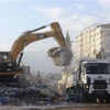 Dọn dẹp đống đổ nát sau trận động đất tại Antakya, Thổ Nhĩ Kỳ, ngày 16/2/2023. (Ảnh: Kyodo/TTXVN) 