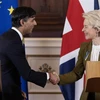 Thủ tướng Anh Rishi Sunak (trái) và Chủ tịch Ủy ban châu Âu (EC) Ursula von der Leyen tại cuộc họp báo chung ở London ngày 27/2/2023. (Ảnh: AFP/TTXVN)