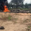 Hiện trường vụ nổ đường ông dẫn dầu ở vùng Emuoha. (Nguồn: Reuters)
