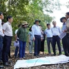 Đoàn công tác đi khảo sát thực tế tại huyện Hàm Thuận Nam. (Ảnh: Hồng Hiếu/TTXVN)