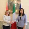 Thứ trưởng Ngoại giao Lê Thị Thu Hằng và Thứ trưởng Ngoại giao Italy Maria Tripodi tại buổi Tham vấn chính trị Việt Nam-Italy lần thứ 5. (Ảnh: Thanh Hải/TTXVN)