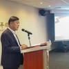 Đại sứ Việt Nam tại Singapore Mai Phước Dũng phát biểu khai mạc tọa đàm. (Ảnh: Lê Dương/TTXVN)