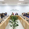 Phó Thủ tướng Liên bang Nga thăm và trao đổi với giảng viên, sinh viên Đại học Quốc gia Hà Nội tại Hòa Lạc. (Nguồn: Báo Nhân Dân)