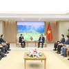 Thủ tướng Phạm Minh Chính tiếp ông Park Hark Kyu, Tổng Giám đốc phụ trách tài chính Tập đoàn Samsung Electronics. (Ảnh: Dương Giang/TTXVN)