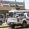 Người dân sơ tán tránh xung đột tại Khartoum, Sudan ngày 18/4/2023. (Ảnh: AFP/TTXVN)