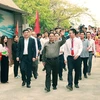 Thủ tướng Phạm Minh Chính thăm Trường Phổ thông Dân tộc Nội trú tỉnh Điện Biên. (Ảnh: Dương Giang/TTXVN)