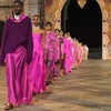 Người mẫu trình diễn Bộ sưu tập Mùa Thu 2023 của Christian Dior tại Mumbai vào ngày 30/3/2023. (Nguồn: AFP)