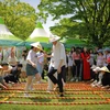 Các bạn trẻ nhảy sạp tại lễ hội. (Nguồn: Hội người Việt tại Nam tại Jeonnam-Gwangju)