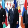 (Từ trái sang) Tổng thống Azerbaijan Ilham Aliyev, Chủ tịch Hội đồng châu Âu Charles Michel và Thủ tướng Armenia Nikol Pashinyan tại cuộc gặp ở Brussels, Bỉ, ngày 14/5/2023. (Ảnh: AFP/TTXVN)