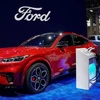 Bộ chuyển đổi do Tesla phát triển sẽ giúp các xe điện Ford được trang bị Hệ thống sạc kết hợp (CCS) kết nối với trạm sạc V3 của Tesla. (Nguồn: Reuters)