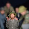 Đối tượng Nông Văn Thực bị lực lượng công an huyện Nguyên Bình bắt giữ. (Ảnh: TTXVN phát)