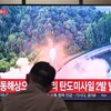 Truyền thông Hàn Quốc đưa tin về vụ phóng tên lửa đạn đạo mới của Triều Tiên, tại Seoul, ngày 15/6/2023. (Ảnh: AFP/TTXVN)