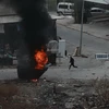 Khói bốc lên trong xung đột giữa binh sỹ Israel và người biểu tình Palestine ở thành phố Jenin, Bờ Tây ngày 19/6/2023. (Ảnh: THX/TTXVN)