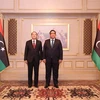Đại sứ Việt Nam tại Ai Cập kiêm nhiệm Libya Nguyễn Huy Dũng và Chủ tịch Hội đồng Tổng thống Libya Muhammad Al-Menfi. (Ảnh: Nguyễn Trường/TTXVN)