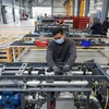 Công nhân làm việc tại một nhà máy ở Herten, Đức, ngày 3/3/2022. (Ảnh: AFP/TTXVN)