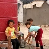 Trẻ em tại trại tị nạn al-Hol ở Hasakah, Syria, ngày 28/5/2023. (Ảnh: THX/TTXVN)