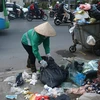 Bãi rác tự phát không đúng nơi quy định tại đường Nguyễn Trãi, quận Thanh Xuân, Hà Nội. (Ảnh: Thu Phương/TTXVN phát)