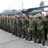 Binh sỹ Đức được điều động tới Litva tham gia sứ mệnh của NATO, tới sân bay Kaunas ở Karmelava. (Ảnh: AFP/TTXVN)