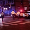 Cảnh sát phong tỏa hiện trường vụ xả súng ở Kingsessing, bang Philadelphia, Mỹ tối 3/7/2023. (Ảnh: The Philadelphia Inquirer/TTXVN)