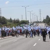 Người biểu tình tập trung tại quốc lộ 443, gần thành phố Modiin, Israel ngày 11/7/2023. (Ảnh: AFP/TTXVN)