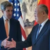 Ông John Kerry (trái) và ông Giải Chấn Hoa. (Nguồn: Reuters)