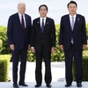 Tổng thống Hàn Quốc Yoon Suk Yeol (phải), Tổng thống Mỹ Joe Biden (trái) và Thủ tướng Nhật Bản Fumio Kishida. (Nguồn: Kyodo)