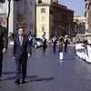Chủ tịch nước Võ Văn Thưởng đến đặt vòng hoa tại Đài Tổ quốc ở Thủ đô Rome, Italy. (Ảnh: TTXVN phát)