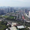 Nhiều khu nhà cao tầng được xây dựng mới dọc theo trục Đại lộ Thăng Long, thuộc địa bàn huyện Hoài Đức. (Ảnh: Huy Hùng/TTXVN)