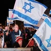 Người dân Israel biểu tình phản đối cải cách tư pháp tại Tel Aviv, ngày 4/2/2023. (Ảnh: AFP/TTXVN)