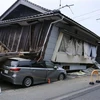 Một ngôi nhà đổ sập sau trận động đất tại thành phố Suzu, bán đảo Noto, tỉnh Ishikawa, Nhật Bản ngày 5/5/2023. (Ảnh: Kyodo/TTXVN)