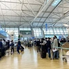 Hành khách xếp hàng làm thủ tục tại sân bay Incheon. (Ảnh: Anh Nguyên/TTXVN)