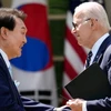 Tổng thống Hàn Quốc Yoon Suk Yeol và Tổng thống Mỹ Joe Biden. (Nguồn: AP)