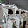 Công nhân làm việc tại nhà máy sản xuất xe của Tập đoàn sản xuất ôtô Hàn Quốc Hyundai Motor Group tại Thương Châu, tỉnh Hà Bắc (Trung Quốc) ngày 21/2/2017. (Ảnh: AFP/TTXVN)