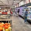 Người dân mua sắm tại siêu thị ở Berlin, Đức. (Ảnh: TTXVN phát)