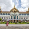 Khách du lịch tham quan Cung điện Hoàng gia Thái Lan ở Bangkok. (Ảnh: THX/TTXVN)