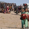 Chuyển thi thể em nhỏ thiệt mạng trong trận động đất tại Herat, Afghanistan, ngày 9/10/2023. (Ảnh: AFP/TTXVN)