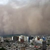 Bão cát quét qua Thủ đô Tehran của Iran. (Ảnh: AFP/TTXVN)
