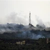 Khói bốc lên sau vụ tấn công của Israel vào làng Dhaira ở Liban ngày 11/10/2023. (Ảnh: THX/TTXVN)