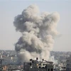 Khói bốc lên sau cuộc không kích của Israel xuống Rafah, Dải Gaza, ngày 26/10/2023. (Ảnh: THX/TTXVN)