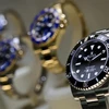 Đồng hồ thuộc thương hiệu Rolex của Thụy Sĩ được trưng bày tại một hội chợ ở thành phố Basel. (Ảnh: AFP/TTXVN)
