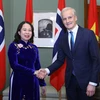 Thủ tướng Na Uy Jonas Gahr Store đón Phó Chủ tịch nước Võ Thị Ánh Xuân. (Ảnh: An Đăng/TTXVN)