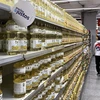Khách hàng mua sắm tại một siêu thị ở Buenos Aires, Argentina, ngày 11/5/2023. (Ảnh: AFP/TTXVN)