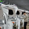 Công nhân làm việc tại nhà máy sản xuất xe của Tập đoàn Sản xuất Ôtô Hàn Quốc Hyundai Motor Group tại Thương Châu, tỉnh Hà Bắc (Trung Quốc) ngày 21/2/2017. (Ảnh: AFP/TTXVN)